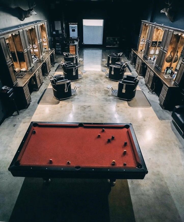 Ambiente na barbearia Valhalla